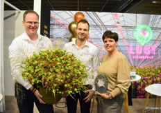 Marcel van der Lugt, Sven Halman en Jolanda van der Lugt met hun Glazentulp winnaar.